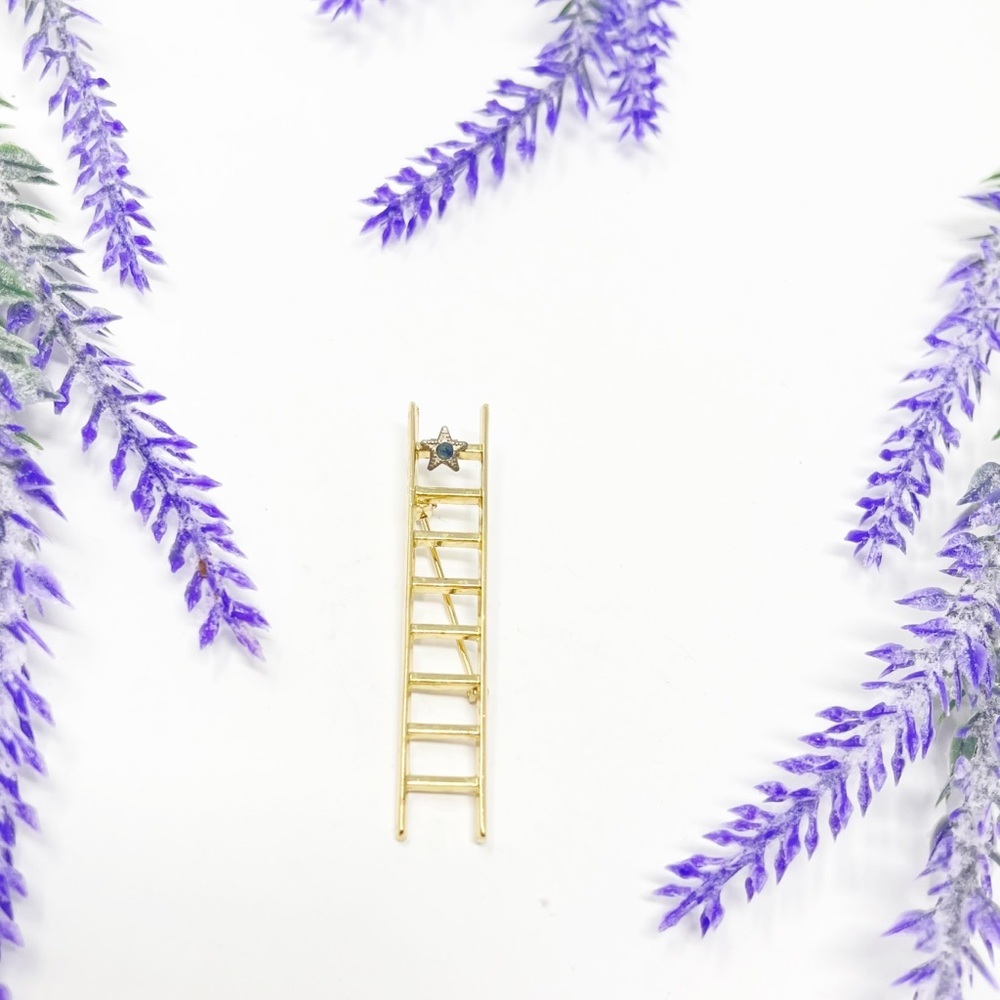 Mary Kay Vintage Success Ladder With Star Gold Tome Brooch Pin
